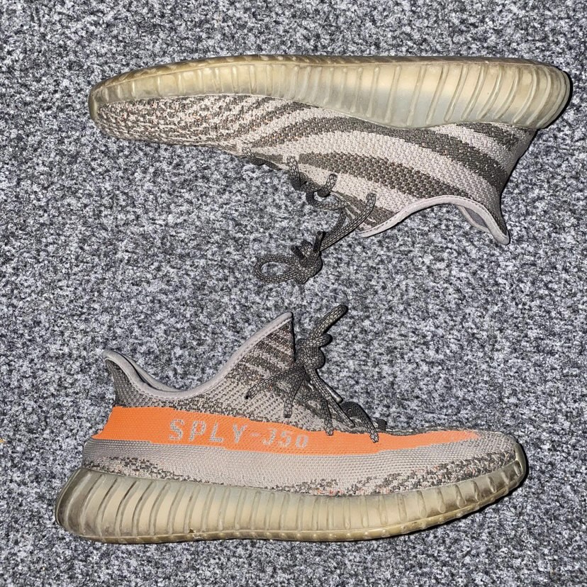 Yeezy shoes of the model Yeezy boost 350 v2 beluga shoes